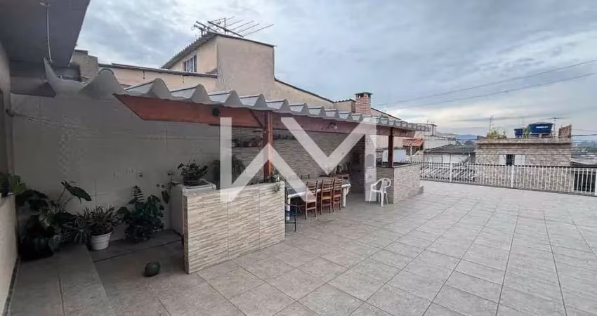 Sobrado espaçoso para venda   com 4 dormitórios, sendo 2 suítes, 5 banheiros, 3 vagas de garagem, 2
