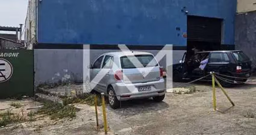 Galpão espaçoso à venda com 501m², 9 banheiros, 10 salas, 7 vagas de garagem, jardim cocaia, guarul