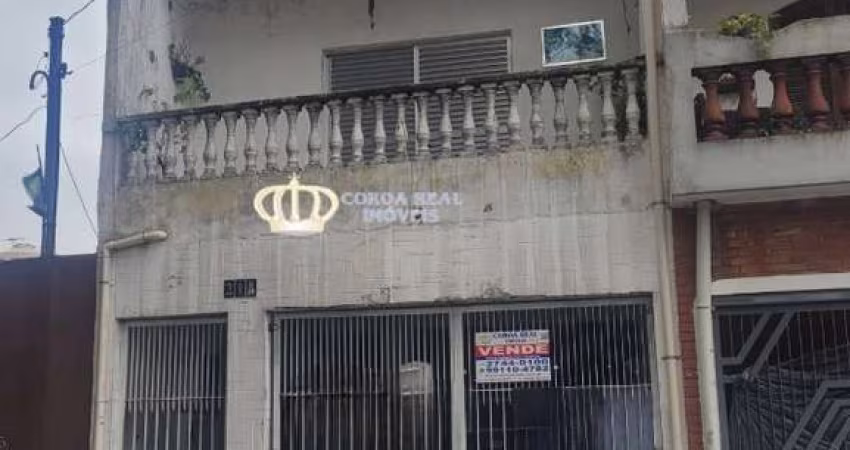 SOBRADO AMPLO COM 3 DORMITORIOS E 7 VAGAS.