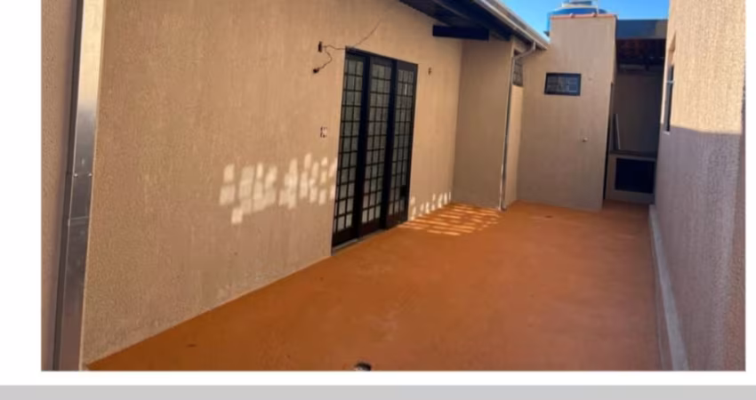 Casa toda reformada, próximo farmácia, mercado e varejão