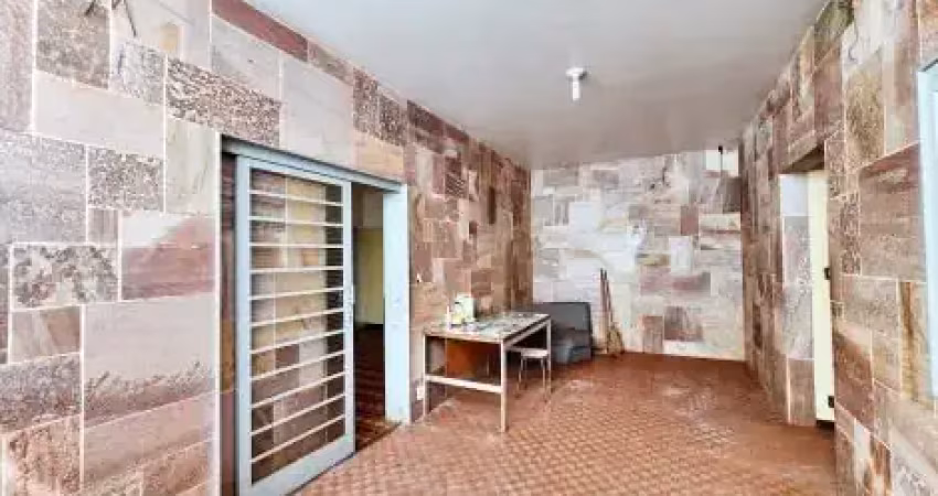 Ótima  casa, próximo ao carrefour, bancos