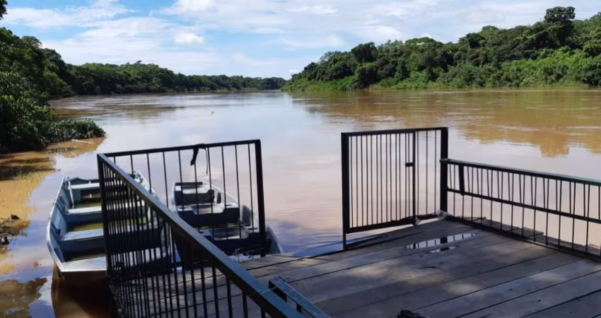 Recanto no Baús beira do rio Cuiabá
