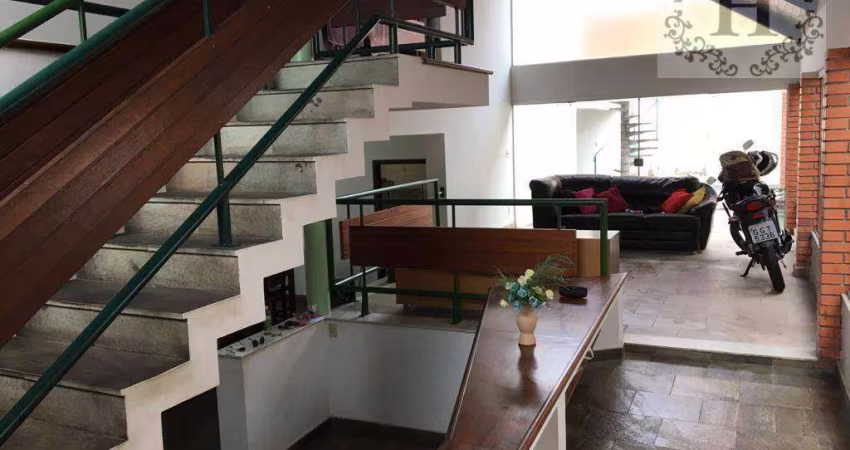 Sobrado com 4 dormitórios à venda, 264 m² por R$ 742.000,00 - Vila São João - Caçapava/SP