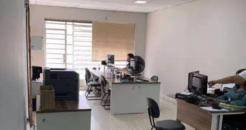 Prédio comercial com 10 salas e 11 banheiros. localizado no brás.