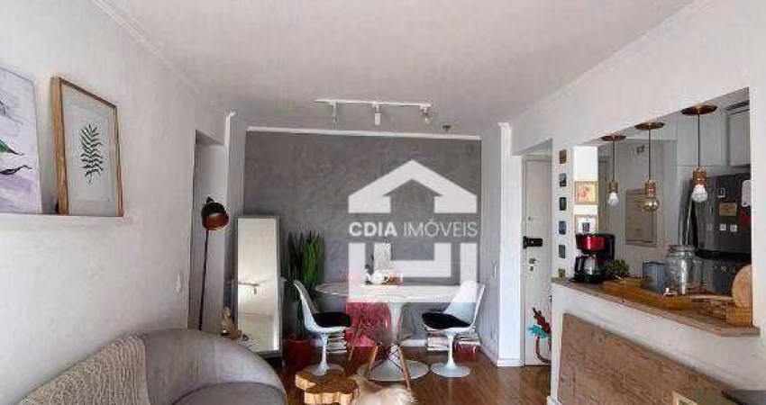 Apartamento à venda com 1 dormitório, 1 banheiro e 1 vaga de garagem. Localizado em Moema.
