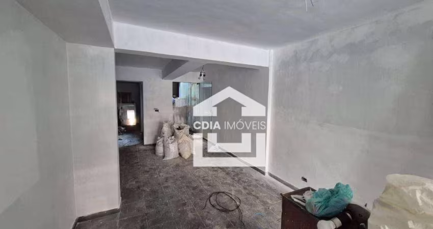 Sobrado comercial para locação com 3 salas e 2 banheiros, localizado em Pinheiros.