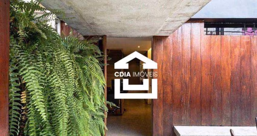 Sobrado com 3 dormitórios à venda, 220 m² por R$ 3.900.000,00 - Itaim - São Paulo/SP