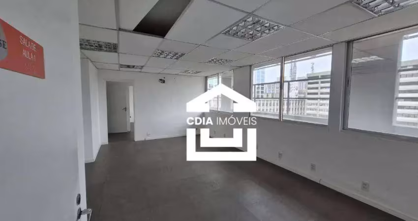 Conjunto comercial para locação com 8 salas e 4 vagas de garagem, localizado na cerquei césar.