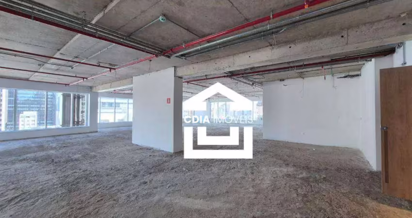 Conjunto comercial em vão livre com 467 m², 6 banheiros e 8 vagas de garagem, localizado em pinheiros.