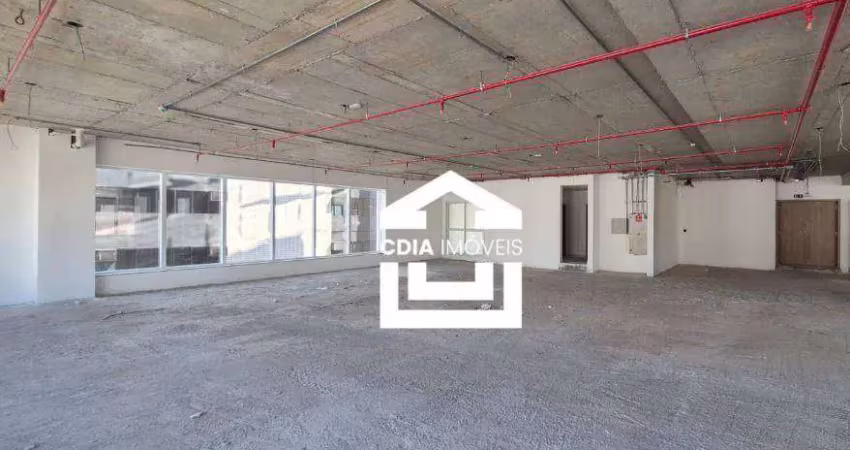 Conjunto comercial com 223 m² de área útil, 3 banheiros e 4 vagas de garagem. localizado em pinheiros.