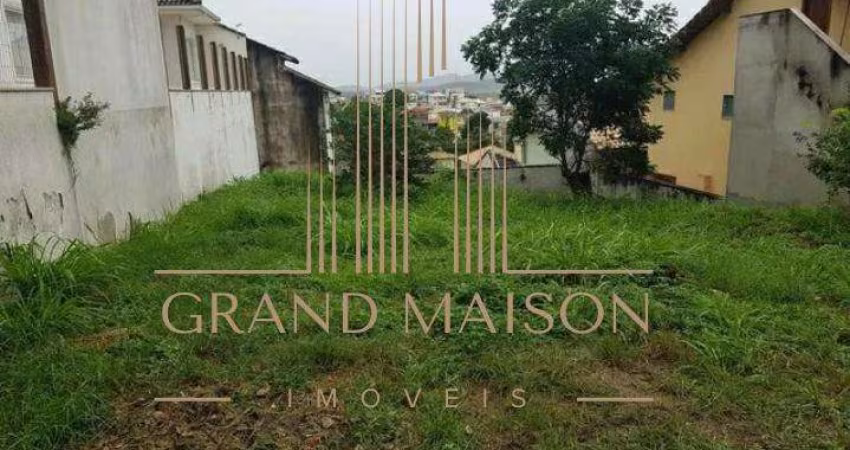 Lote a venda no Condomínio dos Pássaros com 300m²