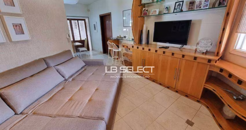 Casa no bairro Santa Mônica com três quartos, uma suíte com closete e amplo quintal.