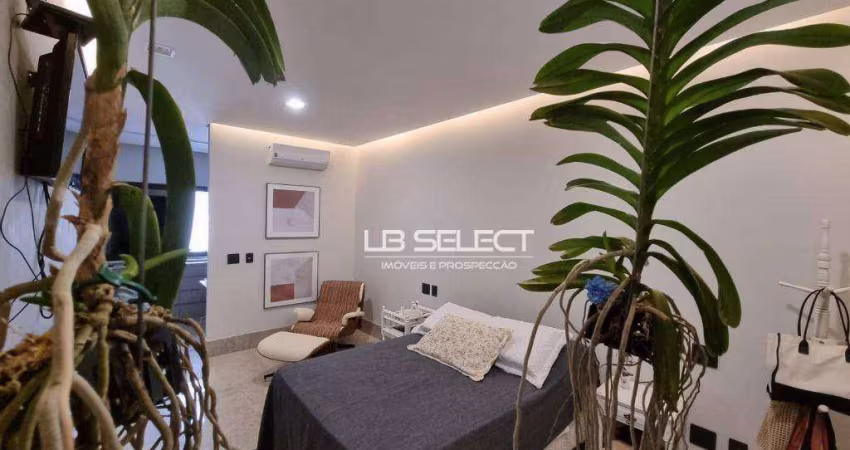 Apartamento alto padrão no bairro Martins com três suítes, sendo a máste com closet e banheiro com sauna a vapor.