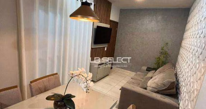 Apartamento no bairro Jardim Espanha com dois quartos, sacada, armários e elevador.