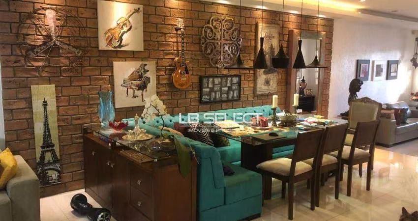 Casa no bairro Vigilato Pereira com três quartos, escritório e varanda gourmet.