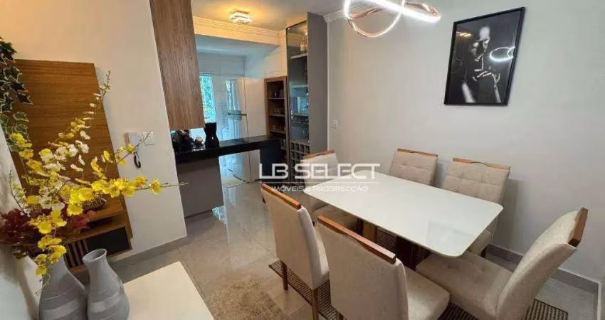 Apartamento no bairro Santa Mônica com dois quartos, armários planejados e elevador.