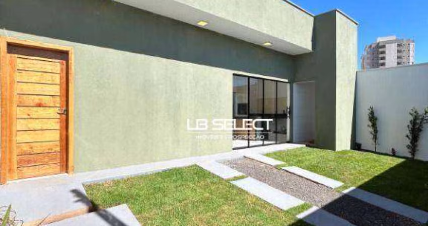 Casa no bairro Portal do Vale com dois quartos, suíte e duas vagas de garagem.
