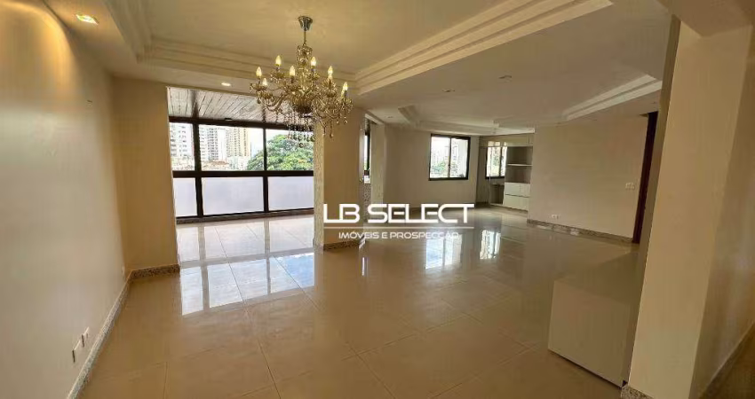 Apartamento com três suítes e varanda gourmet.