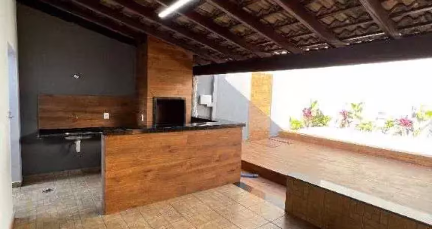 Casa no bairro jardim brasília com três quartos, uma suíte e área gourmet.