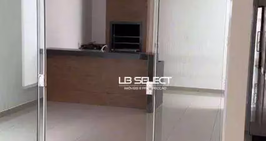 Casa no bairro alto umuarama com três quartos, duas suítes e área gourmet.