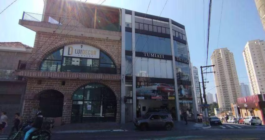 Prédio com 3 andares e elevador para locação