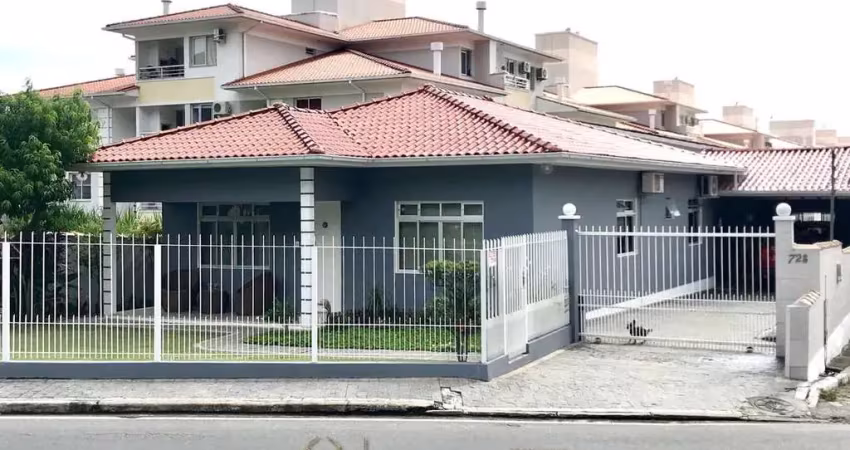 Casa para Venda em Florianópolis, Canasvieiras, 7 dormitórios, 2 suítes, 5 banheiros, 4 vagas