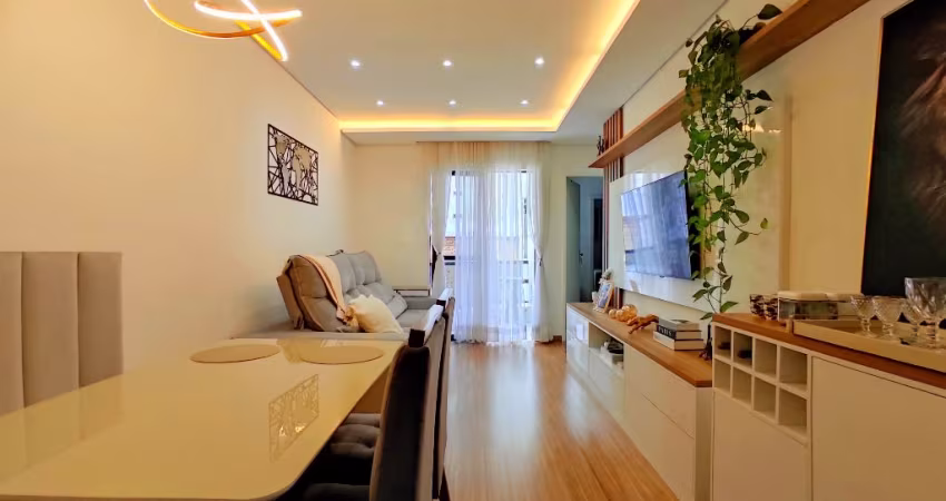 Clássico quarto e sala totalmente planejado e  reformado com armários. Excelente para morar ou investir.