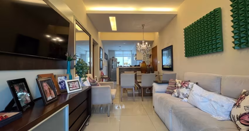 More na parte plana da Rua São Mateus em um apartamento todo planejado, varada confortável e 2 vagas!!
