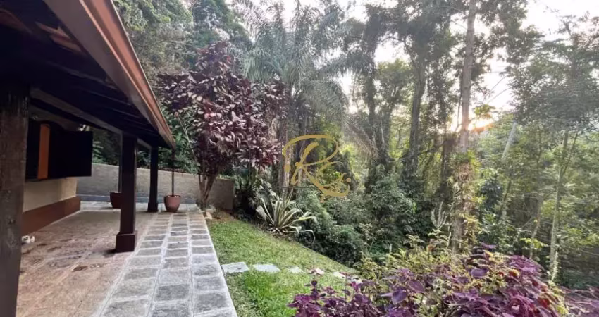 Imperdível oportunidade! Casa à venda em Teresópolis-RJ, bairro Fazenda Boa Fé, 4 quartos, 1 suíte, 1 sala, 3 banheiros, 2 vagas, 190m²