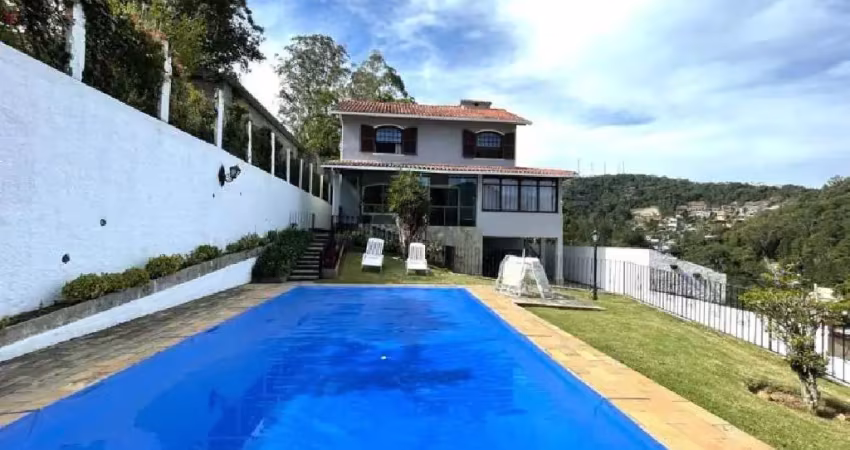Casa à Venda em Teresópolis RJ: Modernidade e Conforto Recém-Reformados