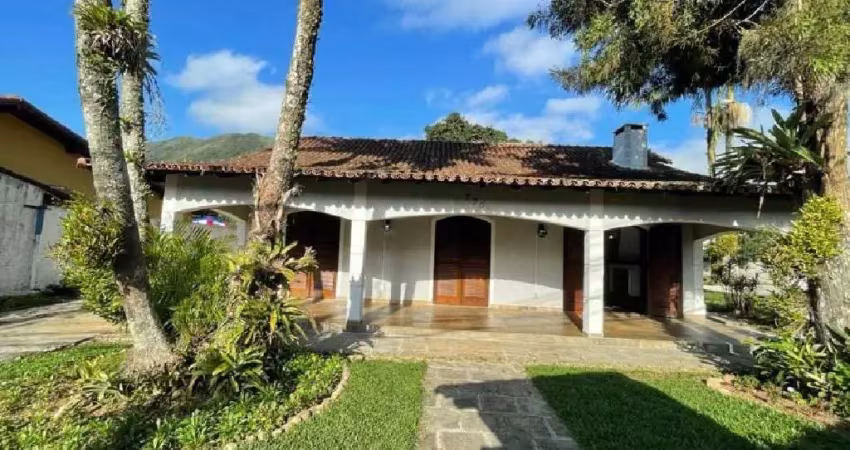 Casa com 3 quartos à venda na Rua Castro Alves, 10, Carlos Guinle, Teresópolis