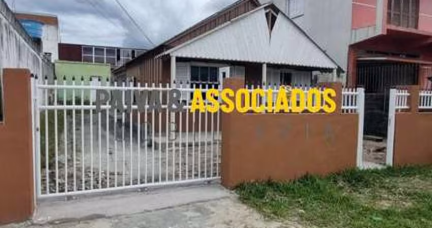 Casa com 3 quartos para alugar na Raul Pompéia, 499, Três Vendas, Pelotas