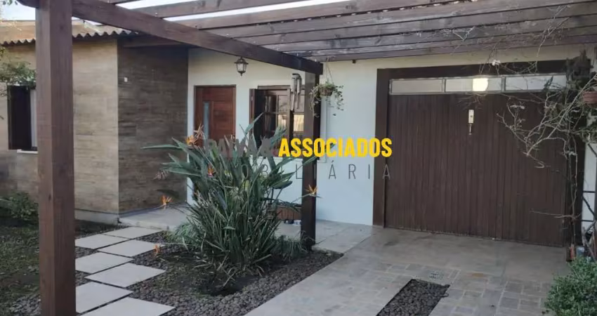 Casa com 2 quartos à venda na Pedro Pellizzer, 55, Três Vendas, Pelotas