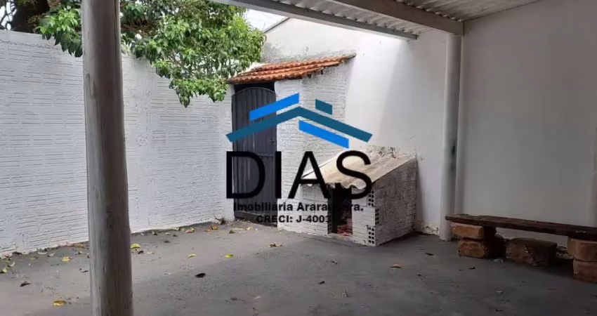VICTÓRIO DE SANTI DOIS DORMITÓRIOS AMPLO QUINTAL COMPLETO DE COMÉRCIOS