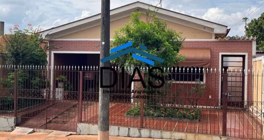 Melhado ampla com três dormitórios e quintal grande ótima localização
