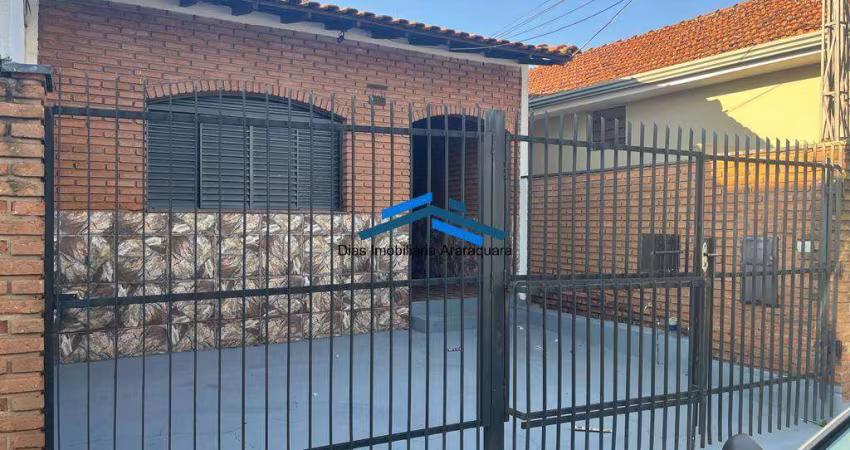 VILA FERROVIARIA CHARMOSA CASA DOIS DORMITÓRIOS DETALHES EM MADEIRA MACIÇA