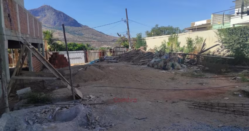 Lote no bairro Vila Bretas.