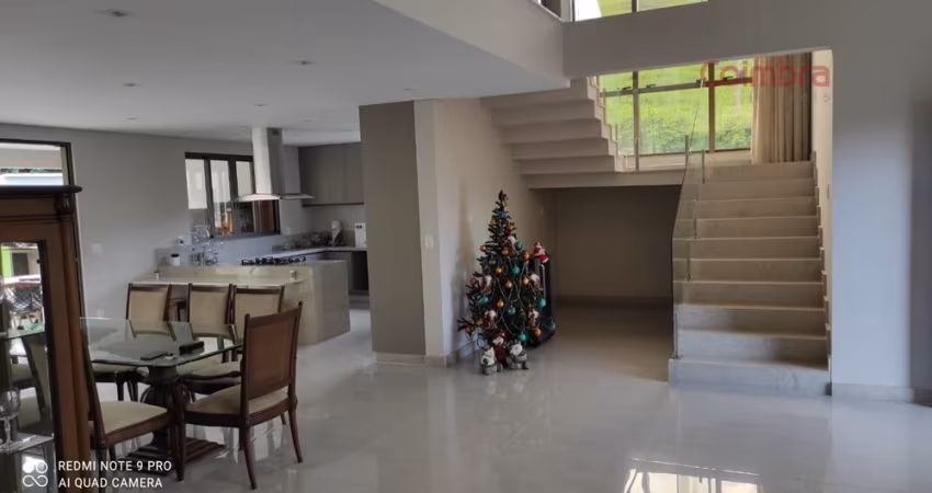 Casa de alto padrão no Condomínio Retiro dos Lagos