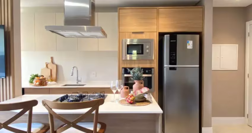 Apartamento novo, mobiliado luxuosamente à 15 minutos da praia central