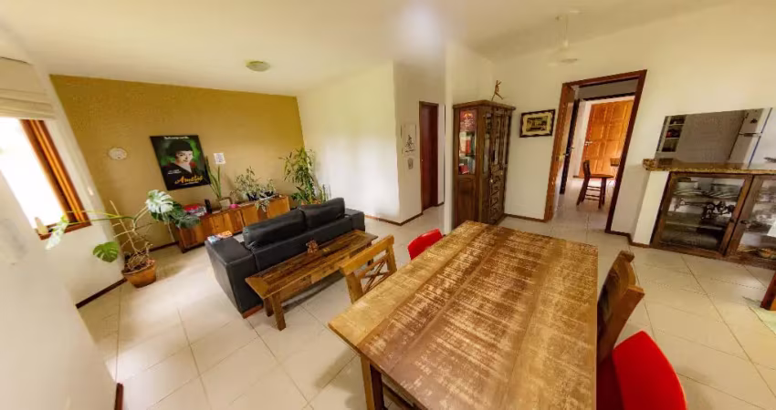 Casa em amplo jardim gramado a 500m da praia do campeche em florianópolis