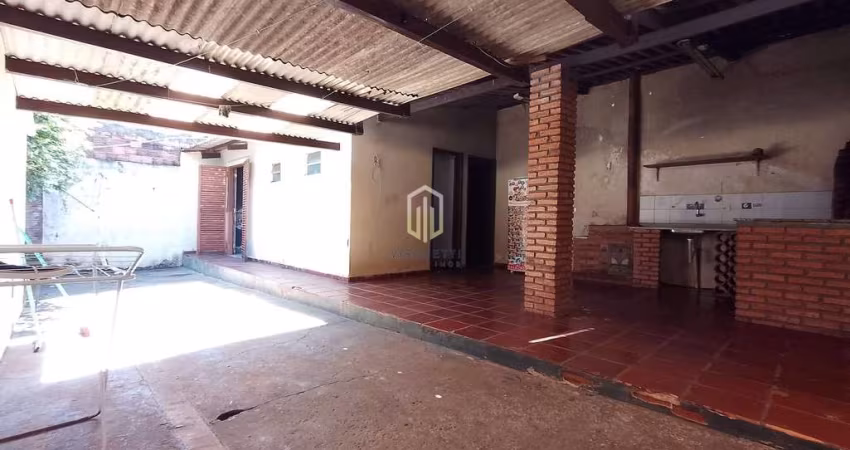 Casa à venda JD. MONTE BELO com 03 dormitórios sendo 01 suíte, sala de TV, Cozinha, churrasqueira e