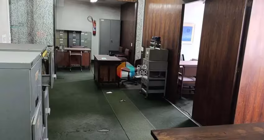 4 SALAS SENDO  3 INTEGRADAS COM VAGA DE GARAGEM