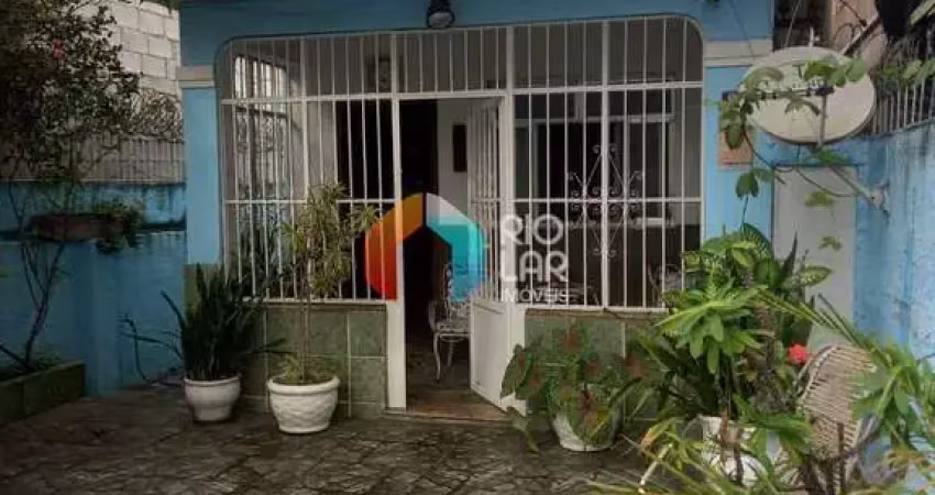Casa varanda 3 quartos 2 banheiros dependência 1 vaga