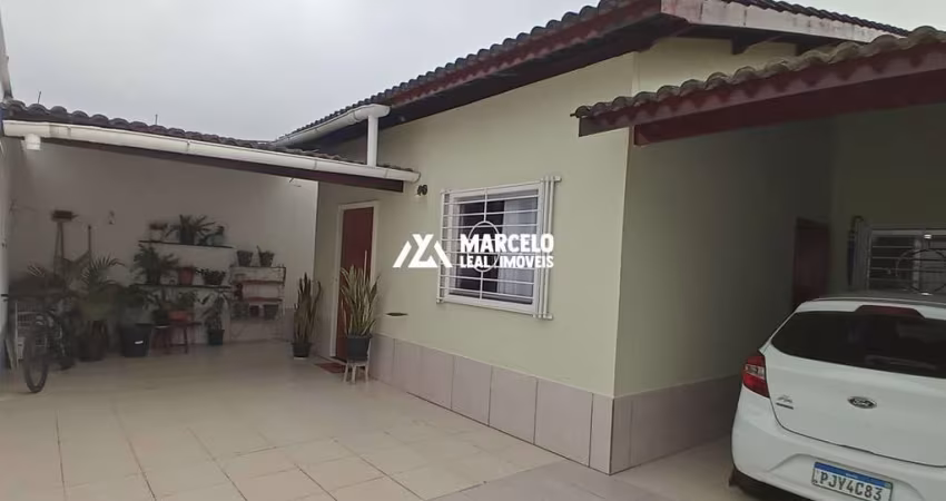 Vendo Casa de laje, solta com 3/4 sendo 01 suíte com closet, fogão a lenha, 03 v