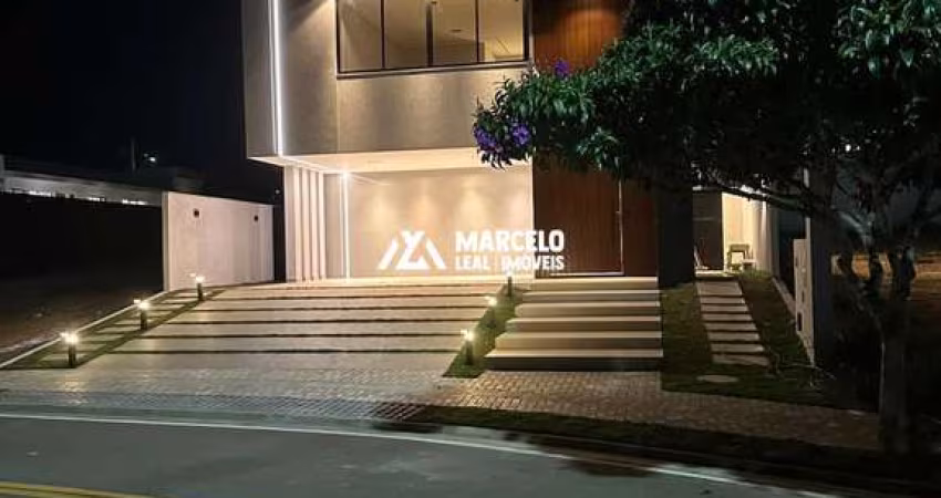Linda casa de 270 m² com 4/4 suítes, piscina e muito conforto em ótima localizaç