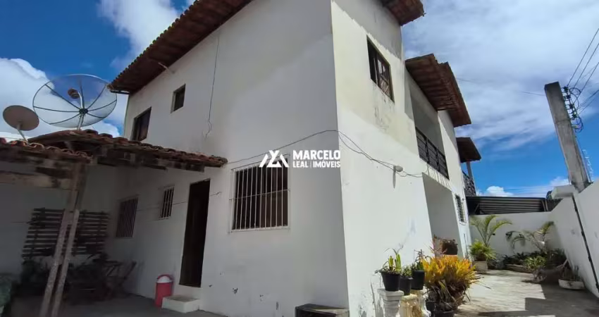 Vendo casa grande de uso misto com 5/4 de esquina com ponto comercial em ótima l
