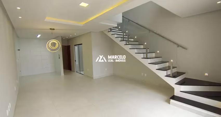 Casa Duplex com fino acabamento no Santa Cecília, com 3 quartos sendo todos com