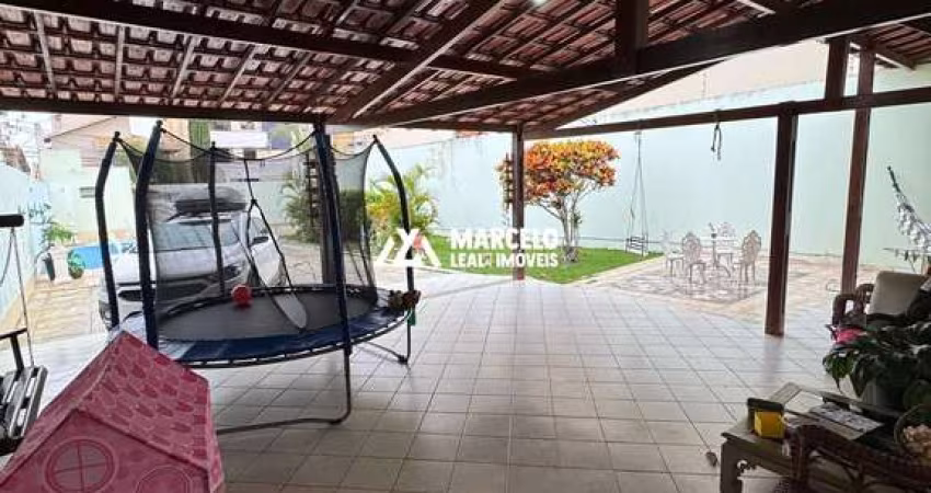 Alugo casa grande em ótima localização a poucos mts da Av Olivia Flores e Luiz E