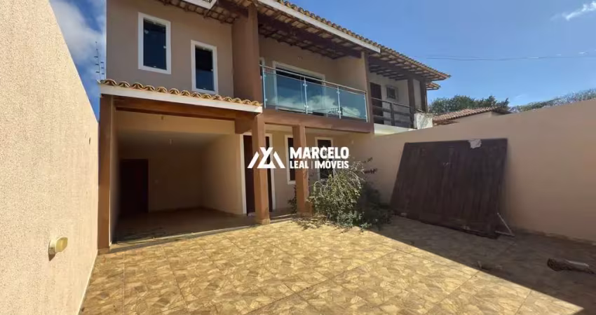 Alugo casa de 4/4 sendo 02 suítes no bairro recreio (vila emurc) com 03 vagas de