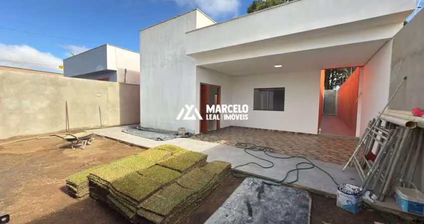 Vendo casa solta nova e averbada com 4/4 sendo 01 suite e 02 demi-suíte no bairr